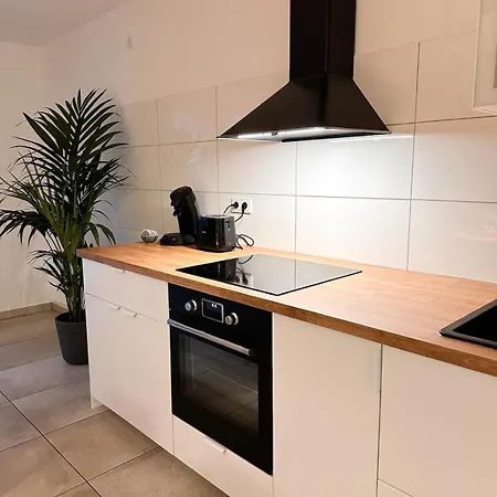 Big House 130 Qm 13 Min Cologne Trade Fair 19 Min Duesseldorf Vakantiehuis Leverkusen