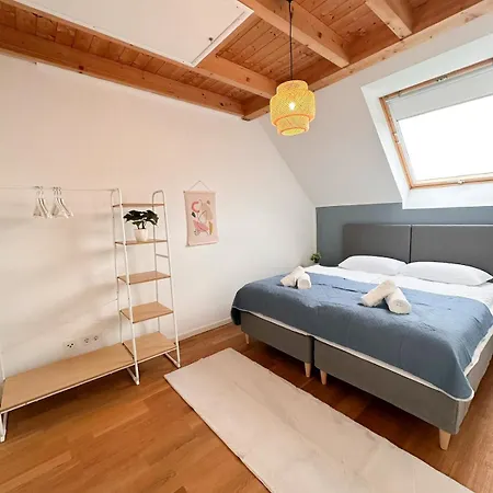 Big House 130 Qm 13 Min Cologne Trade Fair 19 Min Duesseldorf Holiday home Leverkusen