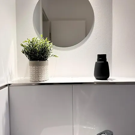 Big House 130 Qm 13 Min Cologne Trade Fair 19 Min Duesseldorf * Leverkusen